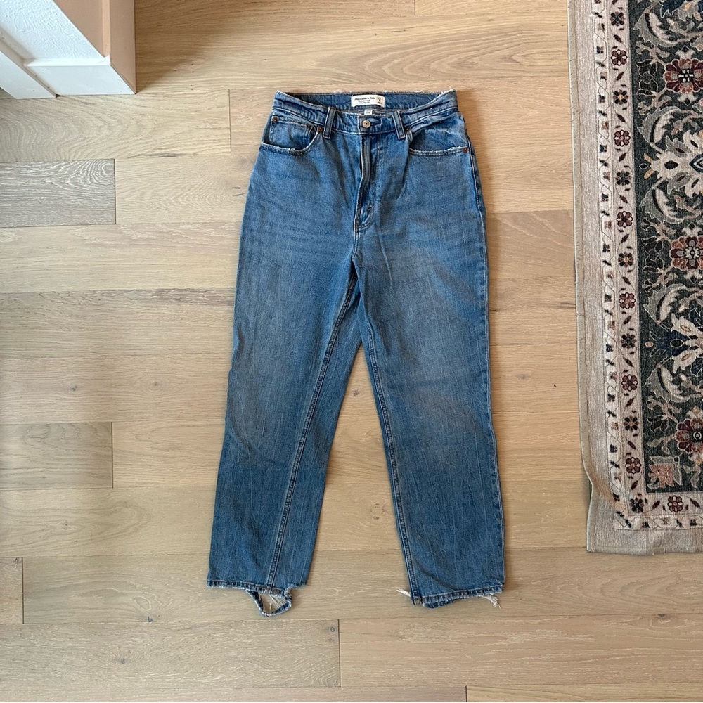 A&F Curve Love 28 Ultra High Rise Ankle Straight Jean